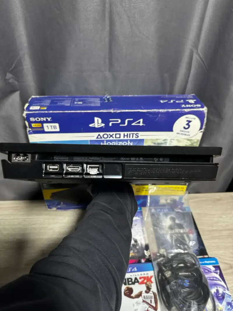 Consola PS4 con juegos incluidos y control - 6