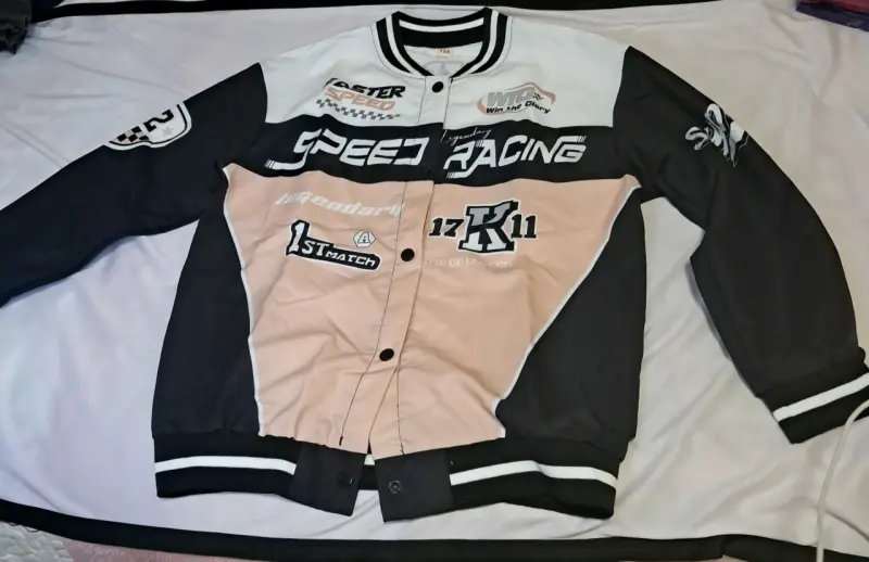 Chaqueta estilo racing negra y beige con parches - 3