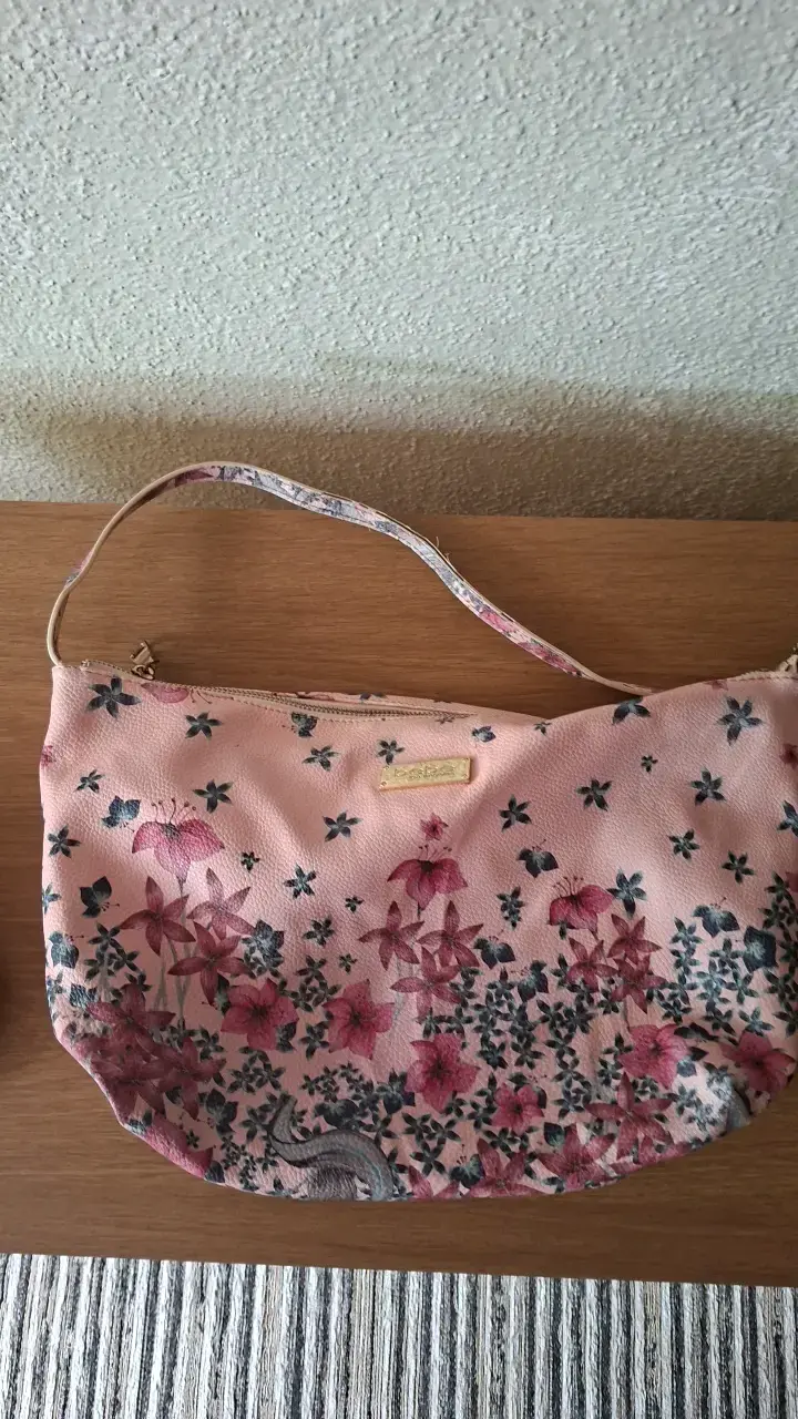 Cartera de hombro floral rosa marca BEBE - 2