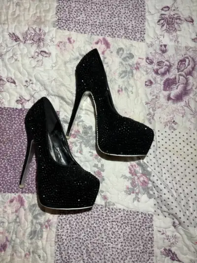 Tacones altos negros con brillo estilo 2000 y2k - miniatura 1