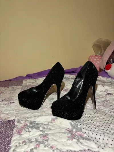 Tacones altos negros con brillo estilo 2000 y2k - miniatura 2