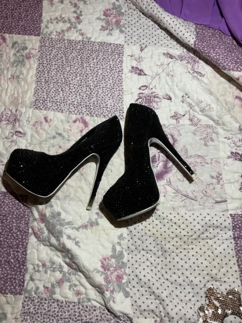 Tacones altos negros con brillo estilo 2000 y2k - 4
