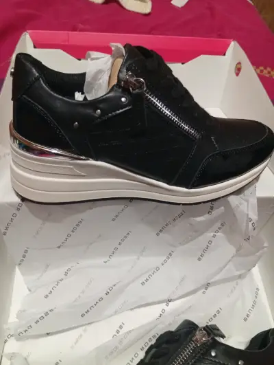 Zapatillas negras con plataforma y cierre lateral - miniatura 1