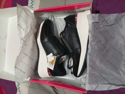 Zapatillas negras con plataforma y cierre lateral - miniatura 2