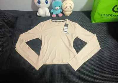 Polera manga larga beige Adidas. - miniatura 1