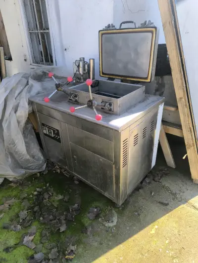 Máquina freidora industrial para pollos tipo kfc - miniatura 1