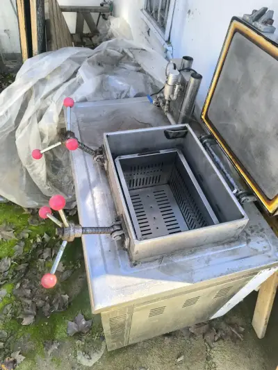 Máquina freidora industrial para pollos tipo kfc - miniatura 2