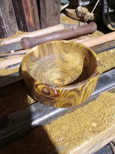 Cuenco de madera artesanal decorativo - miniatura 1