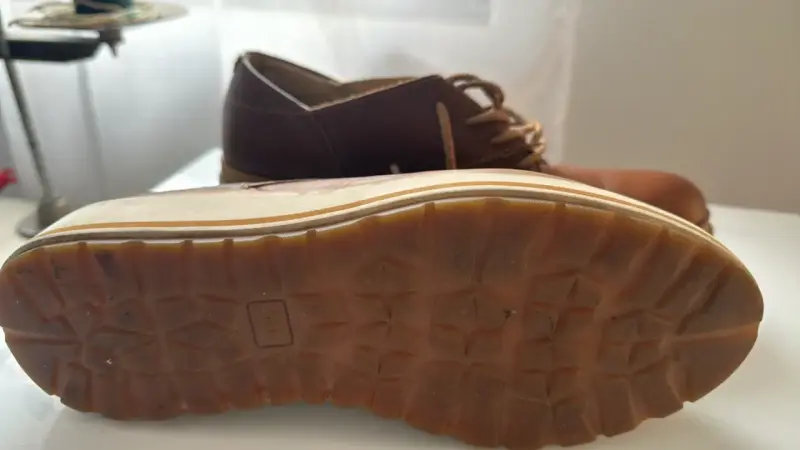 Zapatos casuales de cuero marrón CAT - 3