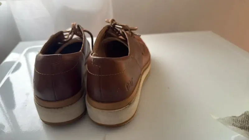 Zapatos casuales de cuero marrón CAT - 4