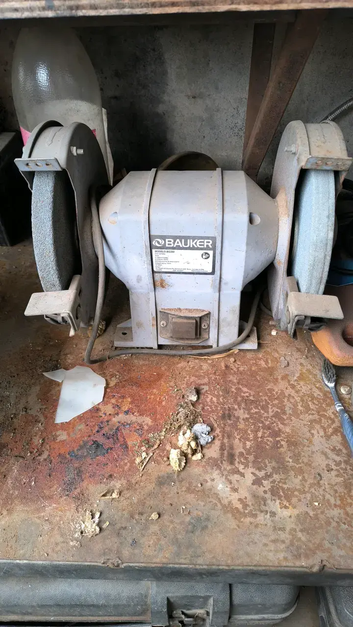 Esmeril de Banco Bauker BG200 350W - 1