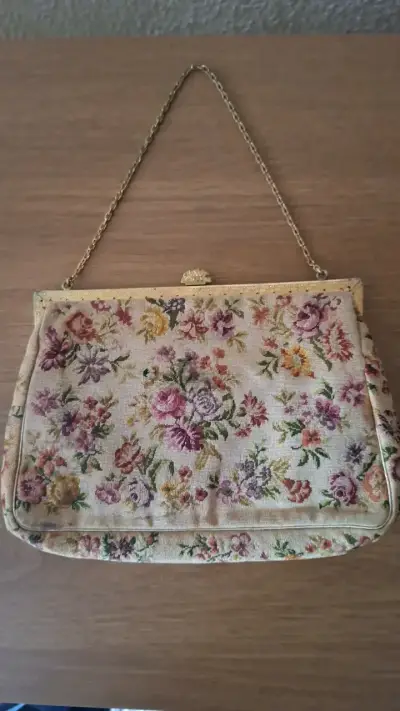 Cartera vintage de mano con diseño floral - miniatura 2
