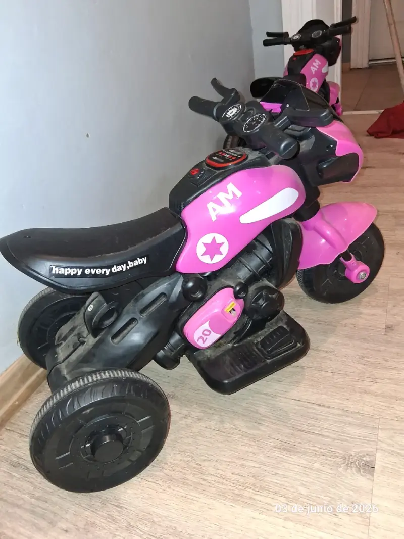 Moto eléctrica infantil rosa con ruedas de apoyo - 4
