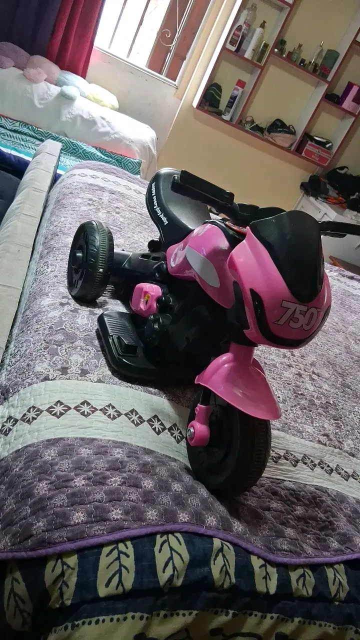 Moto eléctrica infantil rosa con ruedas de apoyo - 6
