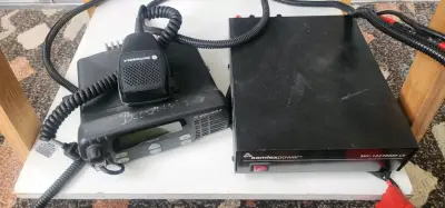 Radio Motorola PRO5100 con fuente Samlexpower - miniatura 1