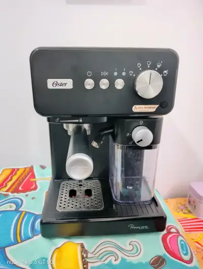 Cafetera Espresso Oster PrimaLatte - miniatura 1