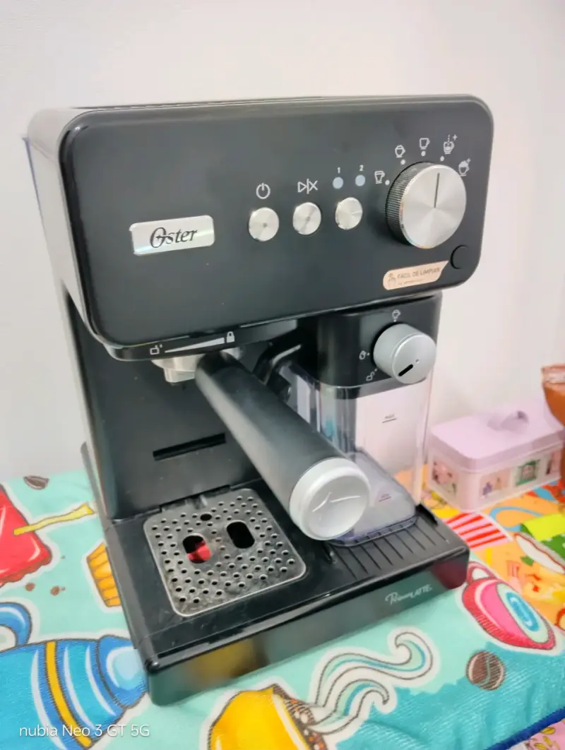 Cafetera Espresso Oster PrimaLatte - 3