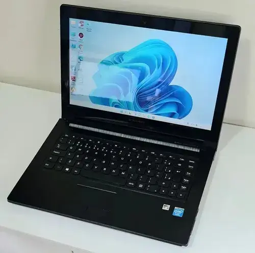 Notebook Lenovo con Windows 11 y pantalla HD