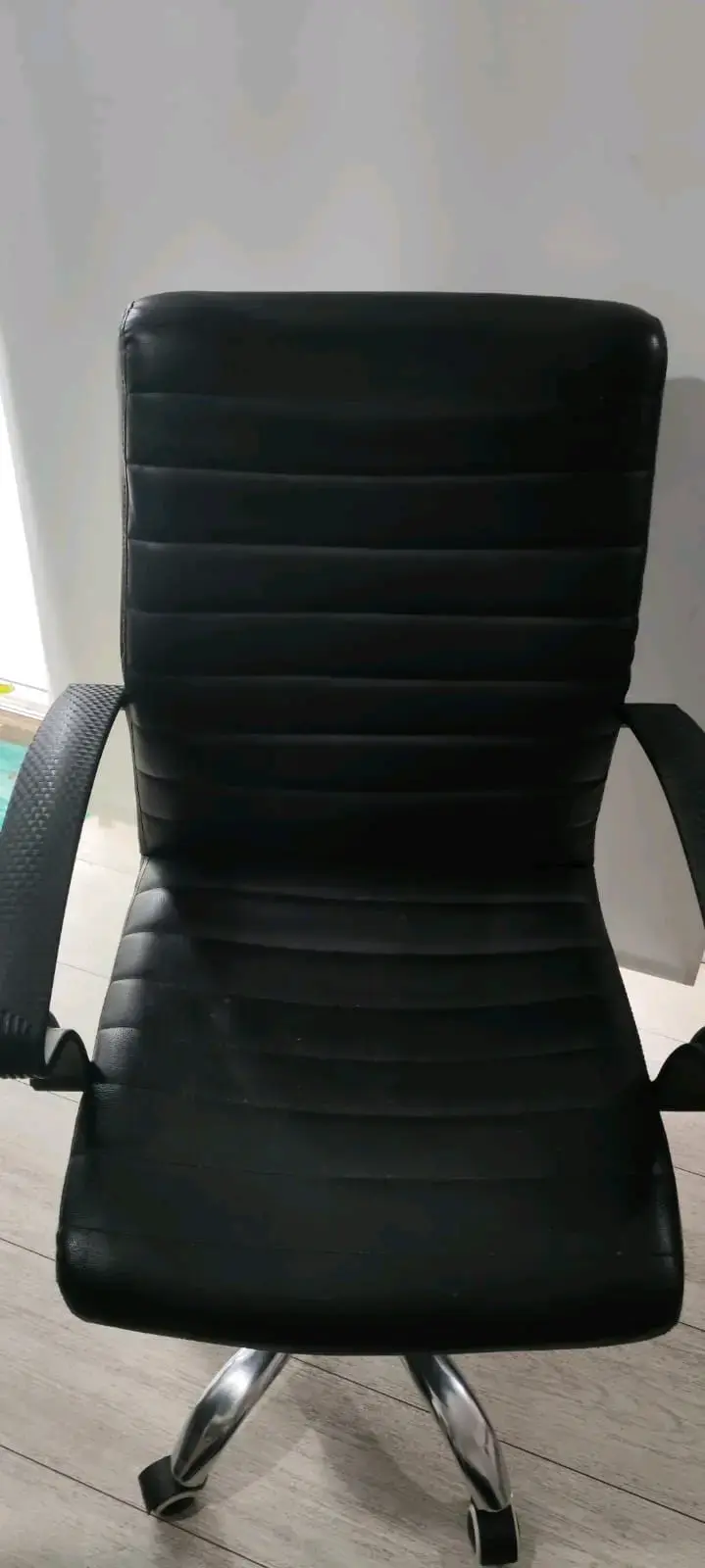 Silla de oficina ergonómica negra - 1