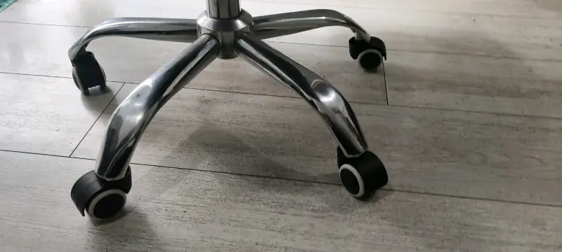 Silla de oficina ergonómica negra - 2