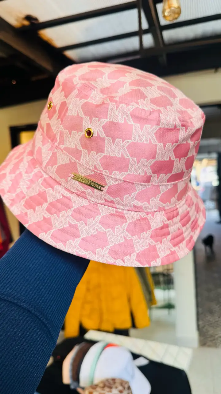 Sombrero bucket Michael Kors en varios colores - 1