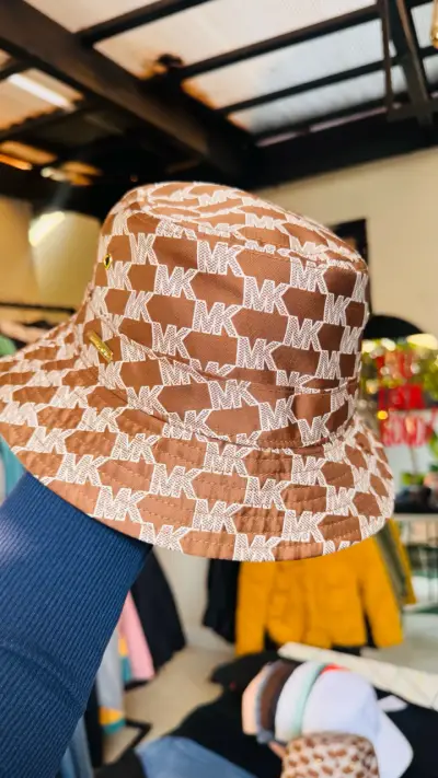 Sombrero bucket Michael Kors en varios colores - miniatura 2