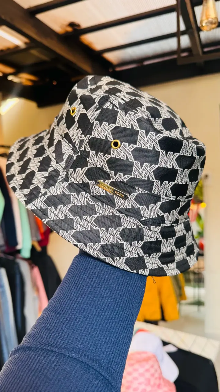 Sombrero bucket Michael Kors en varios colores - 3