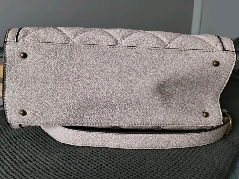 Bolso de mano Guess acolchado beige - 3