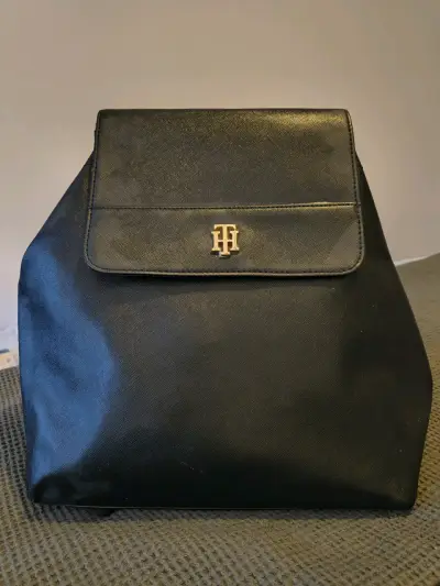 Mochila de cuero negra Tommy Hilfiger - miniatura 1
