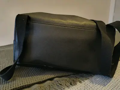 Mochila de cuero negra Tommy Hilfiger - miniatura 5
