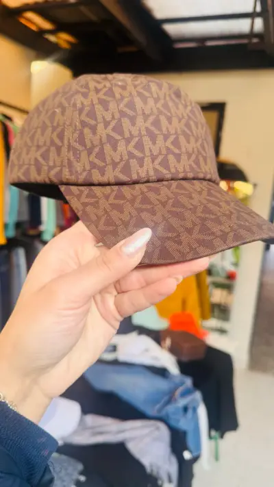 Gorras MK  en varios colores - miniatura 2