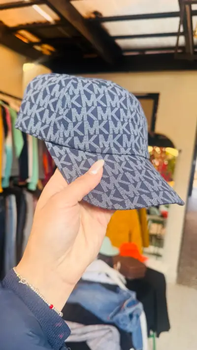 Gorras MK  en varios colores - miniatura 3