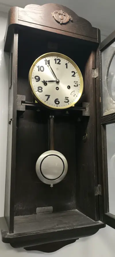 Reloj de pared antiguo de madera con péndulo - miniatura 3