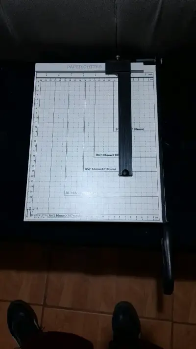 Cortador de Papel A4 con Guía de Medición - miniatura 1