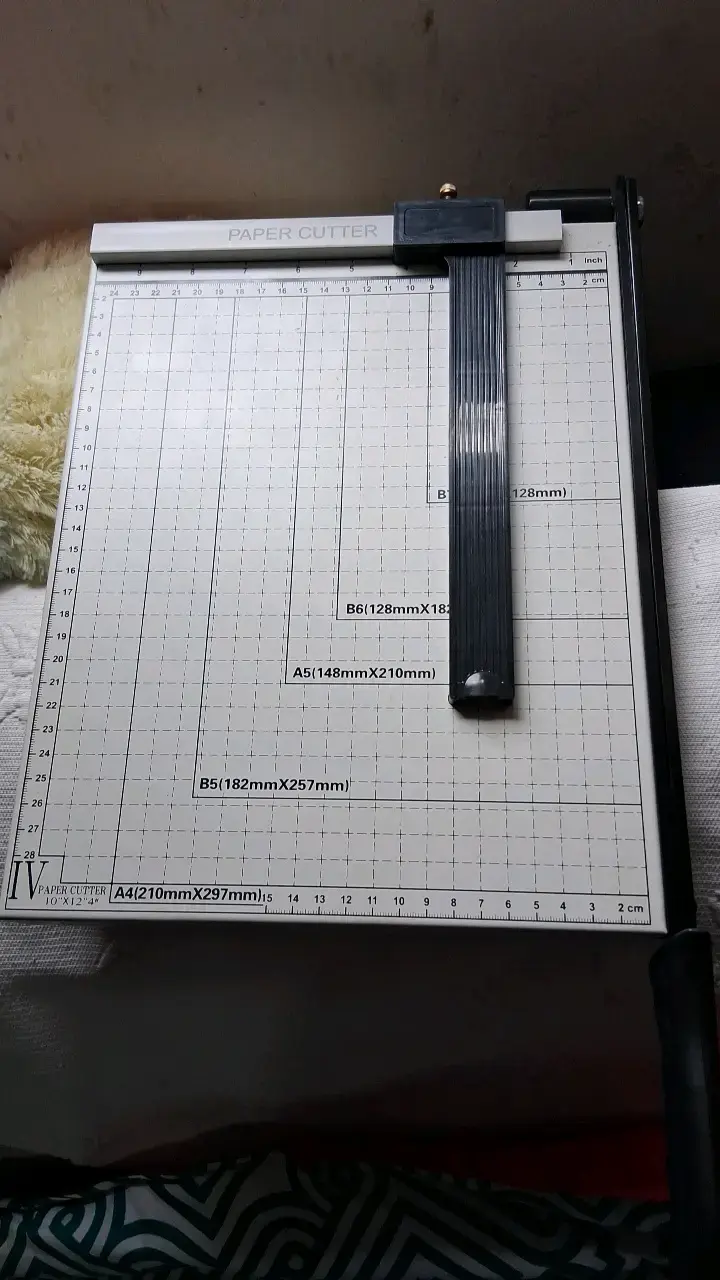 Cortador de Papel A4 con Guía de Medición - 2