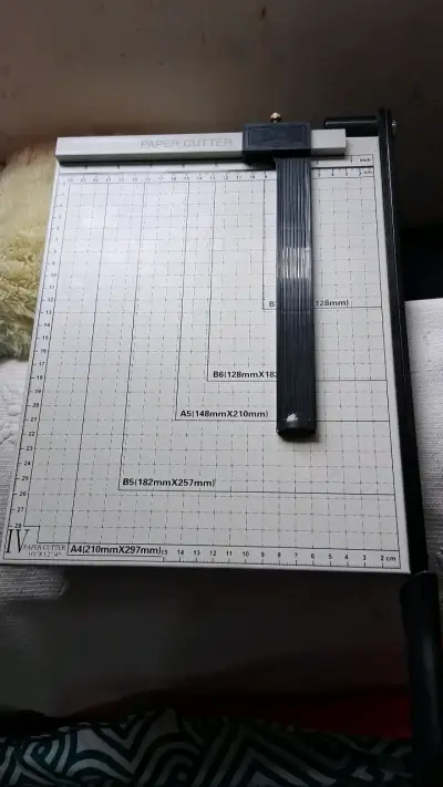 Cortador de Papel A4 con Guía de Medición - miniatura 2