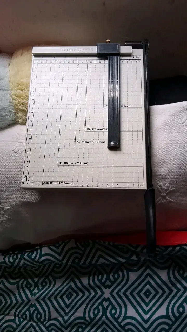 Cortador de Papel A4 con Guía de Medición - 3