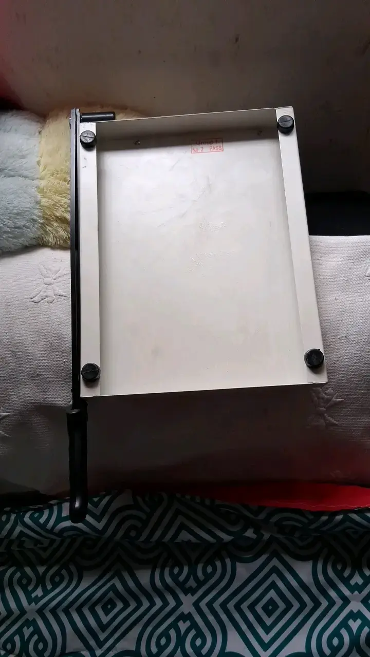 Cortador de Papel A4 con Guía de Medición - 4