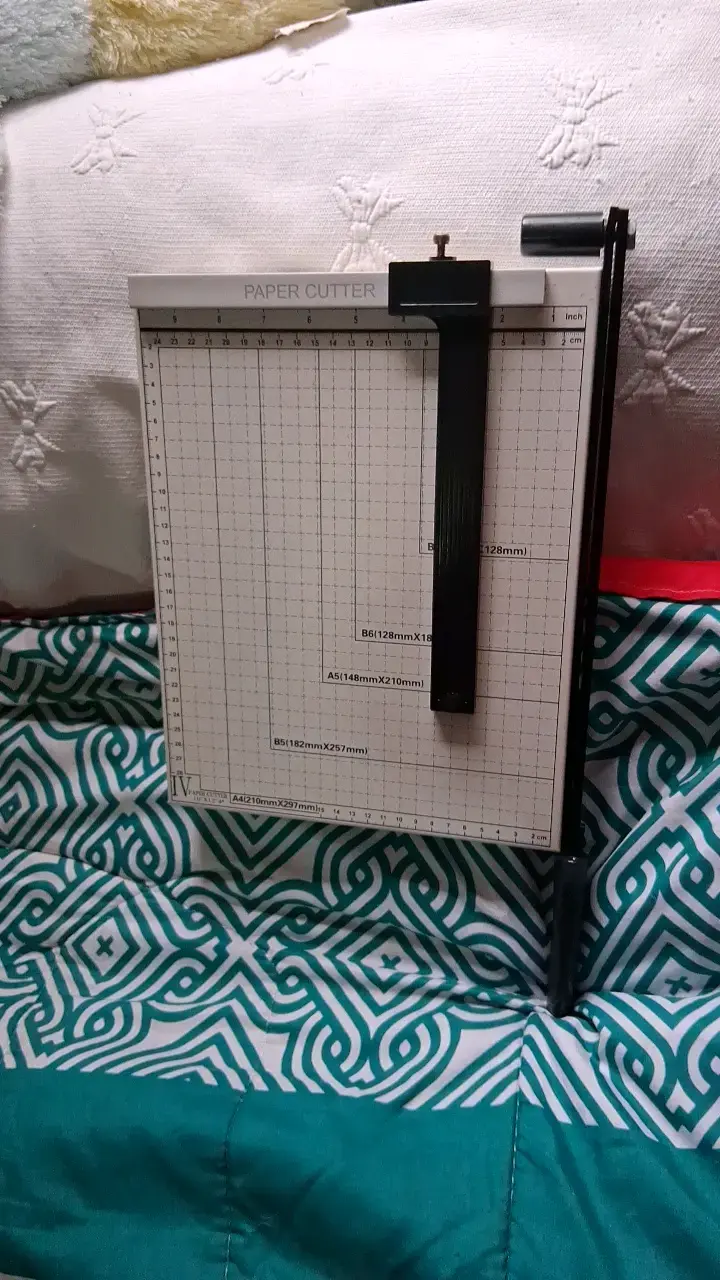 Cortador de Papel A4 con Guía de Medición - 5