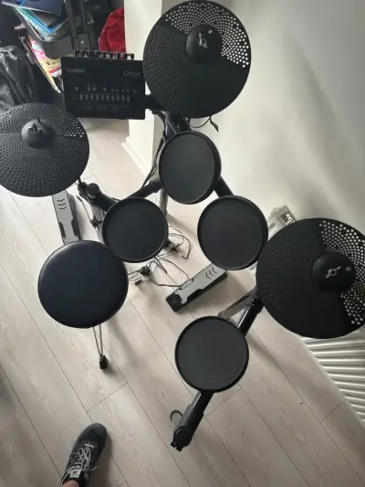 Batería Electrónica Yamaha DTX420k con Pedal - miniatura 1