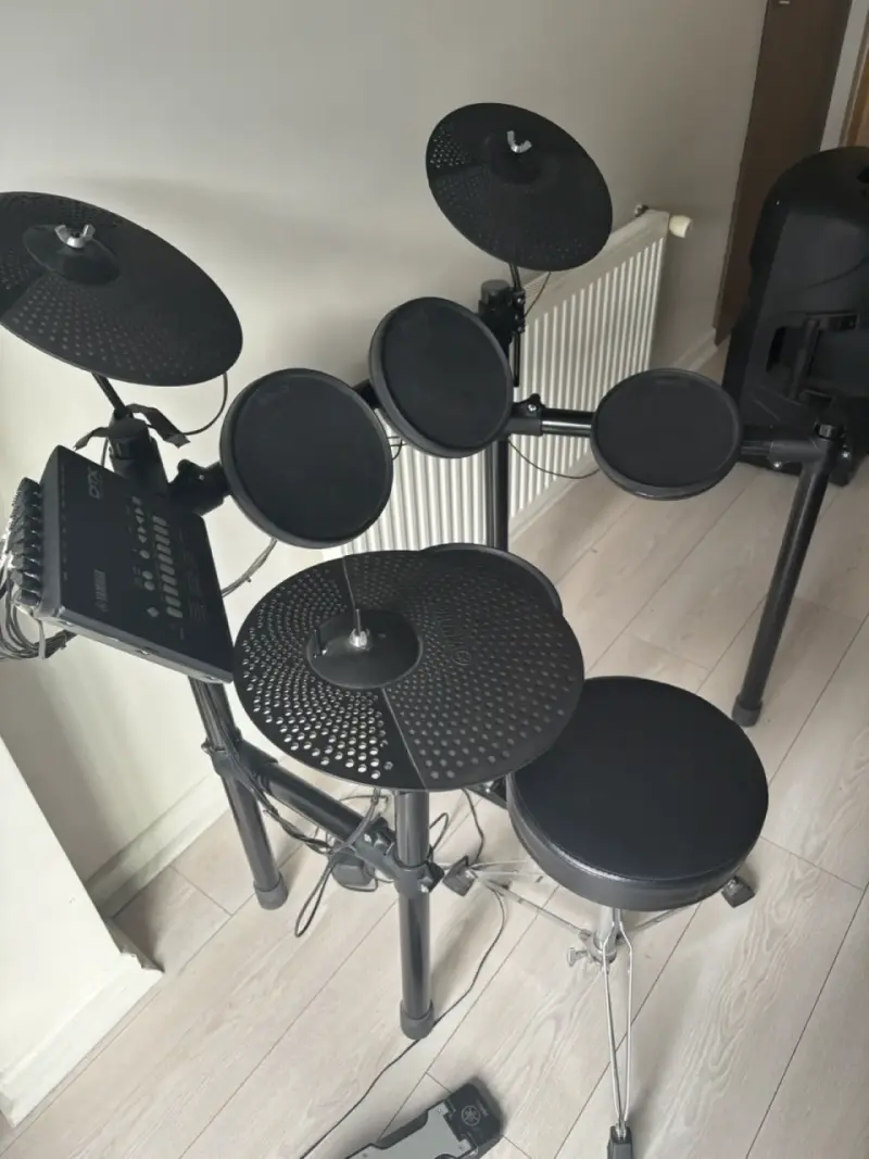 Batería Electrónica Yamaha DTX420k con Pedal - 2