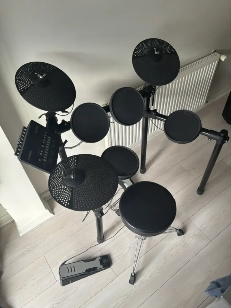 Batería Electrónica Yamaha DTX420k con Pedal - 3