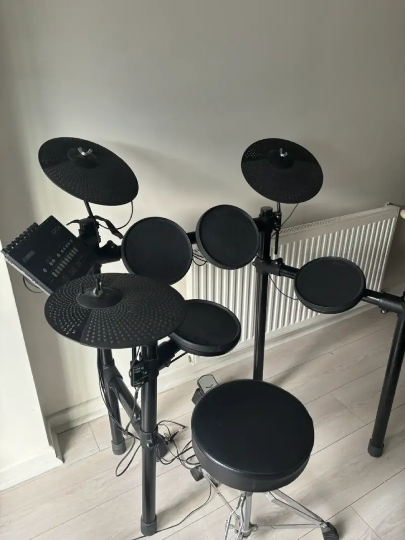 Batería Electrónica Yamaha DTX420k con Pedal - 4