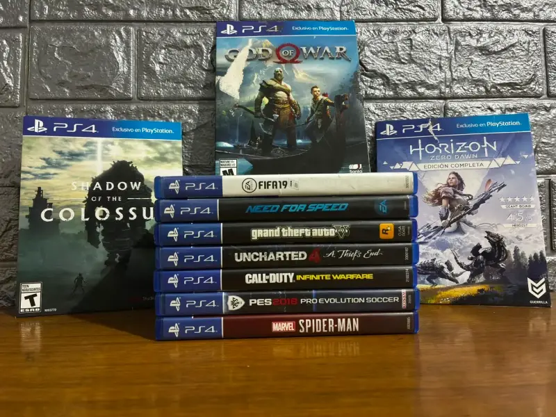 Consola PlayStation 4 con dos controles y cables - 5