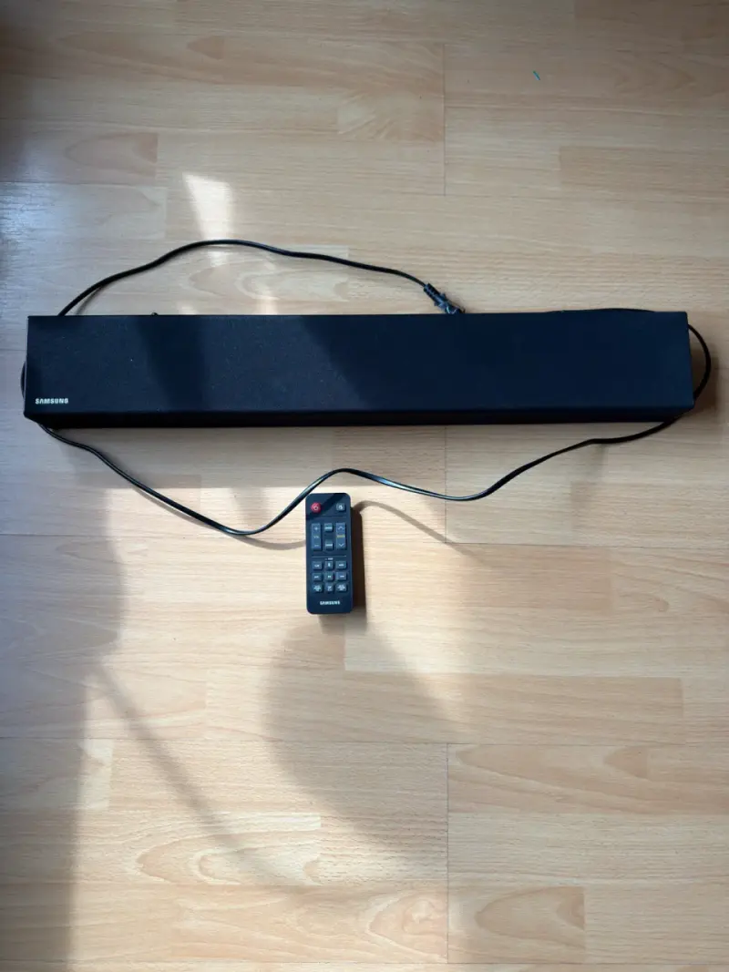 Barra de sonido Samsung con control remoto - 1