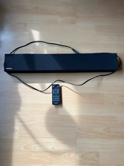 Barra de sonido Samsung con control remoto - miniatura 1