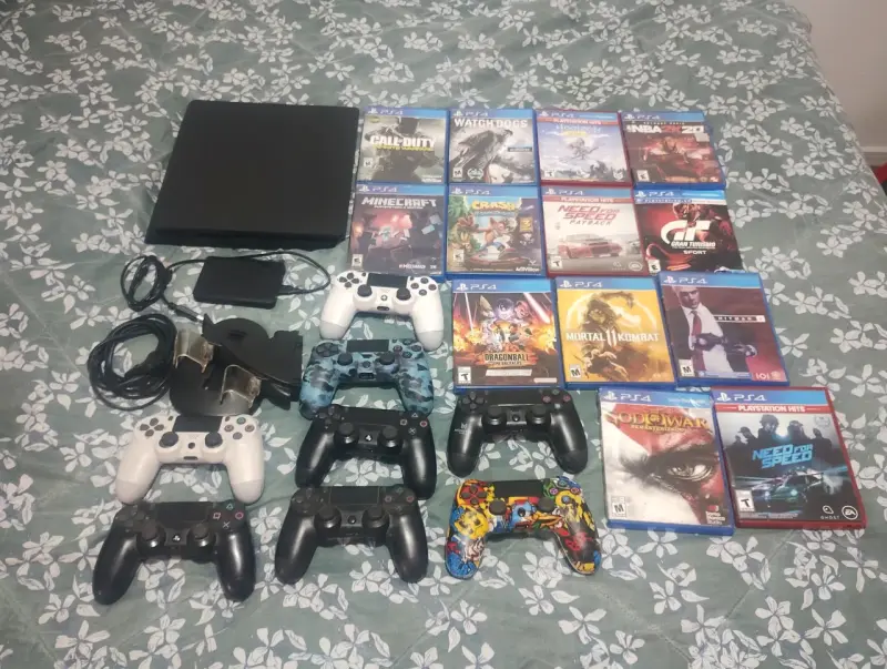 Consola PS4 con 12 juegos y 5 controles - 1