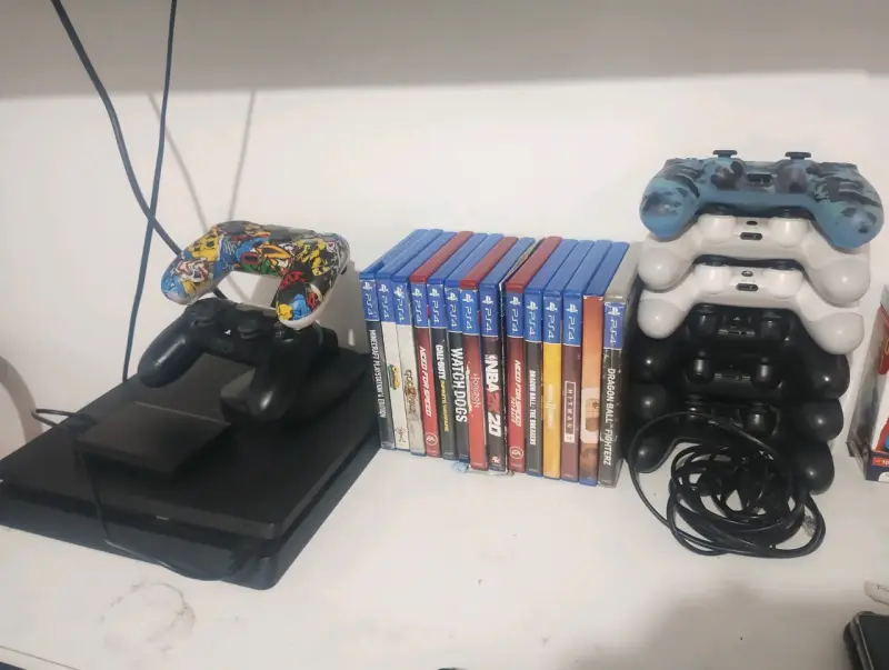 Consola PS4 con 12 juegos y 5 controles - 3