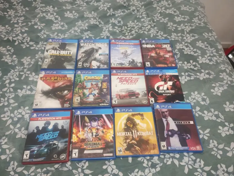 Lote de Juegos y Controles PS4 - 3