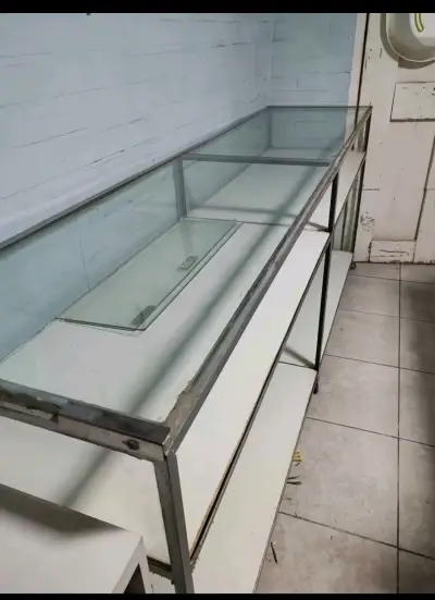 Vitrina de vidrio para exhibición con estantes - miniatura 6